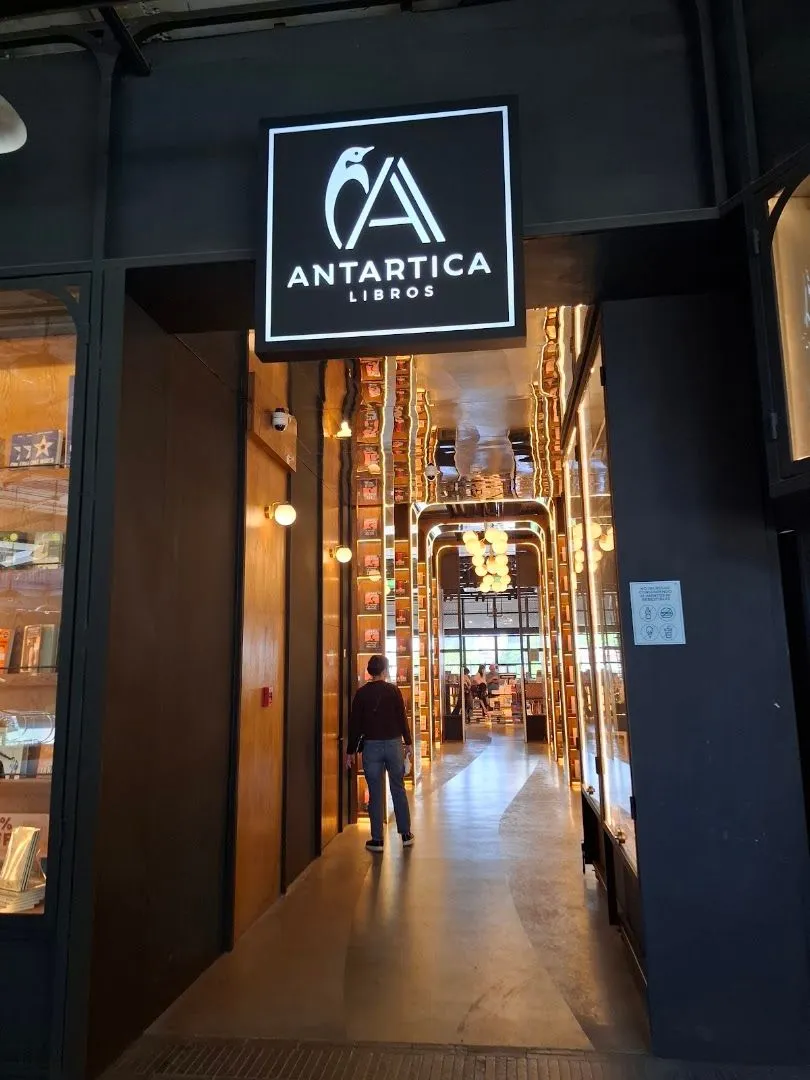 Librería Antártica MUT