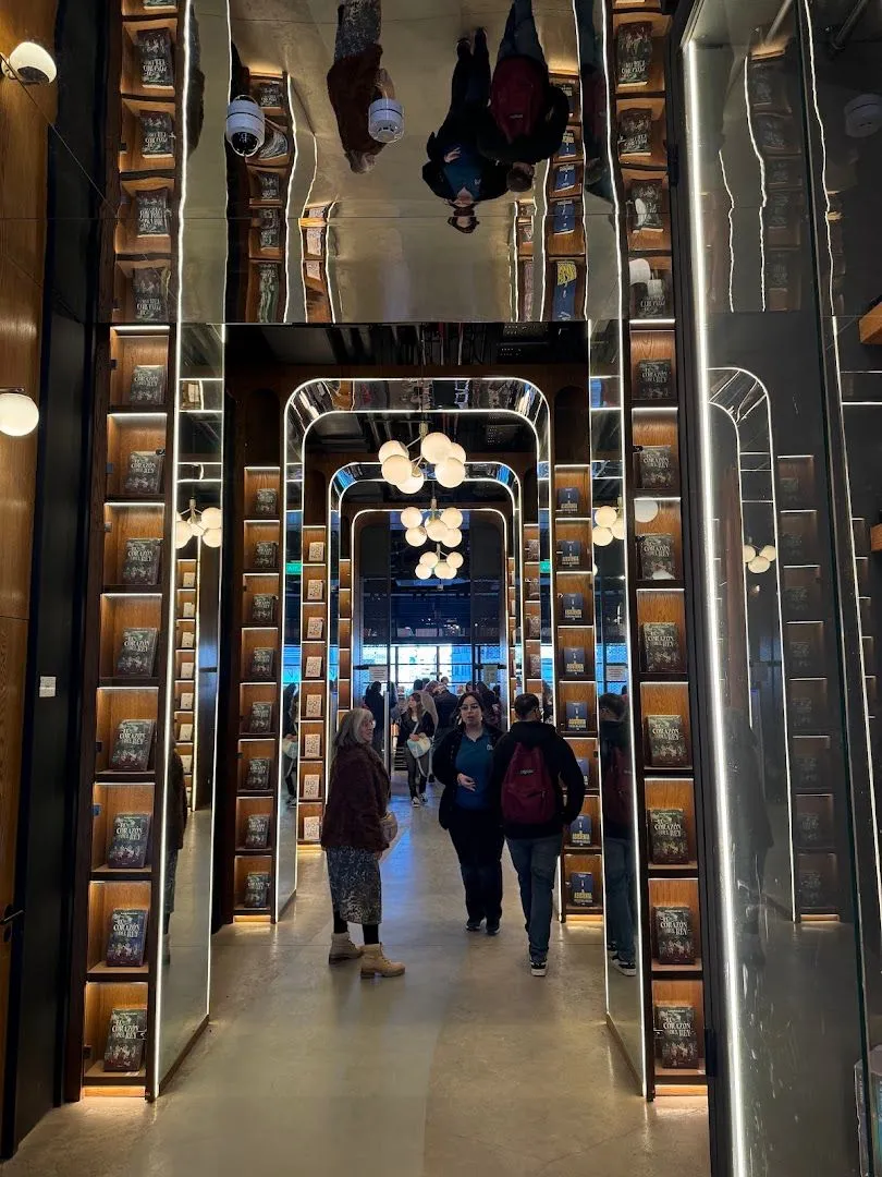 Librería Antártica MUT