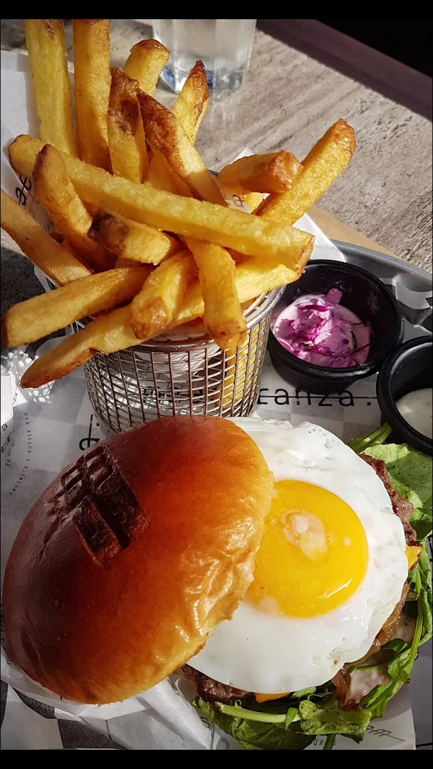 La Maestranza Sandwich & Burger Bar