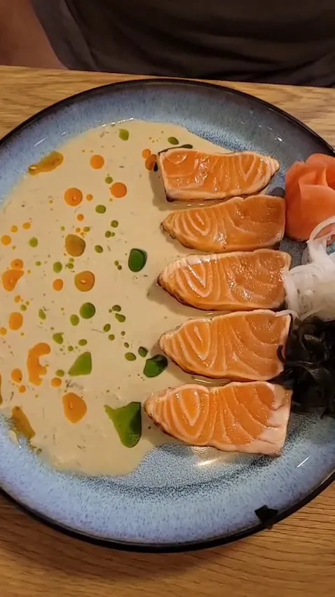 Hitomi Tomi