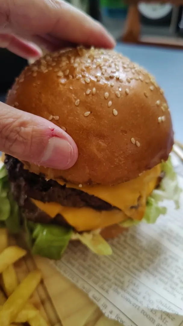 La Embajada Burger