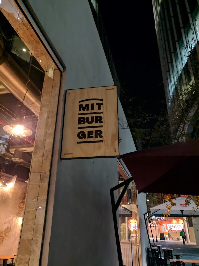 MIT Burger Alonso De Córdova
