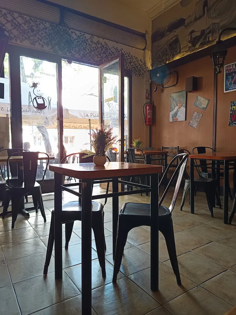 The bite of Los Cuñados KARAOKE