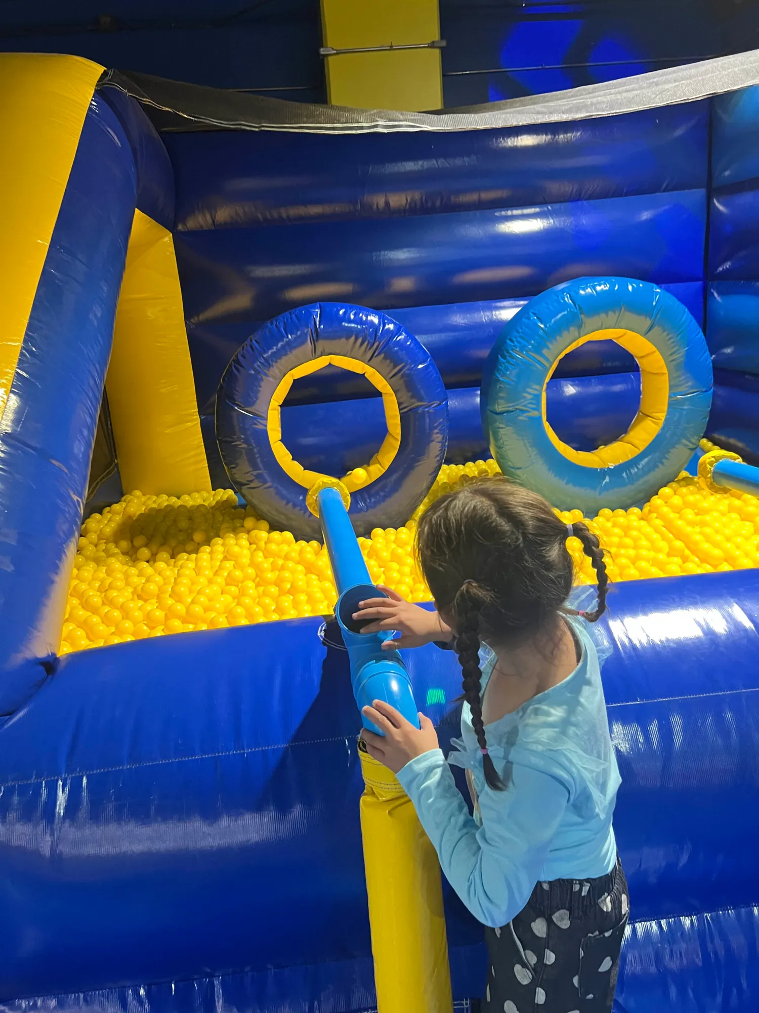 Zona de obstáculos inflables de JUMPIN