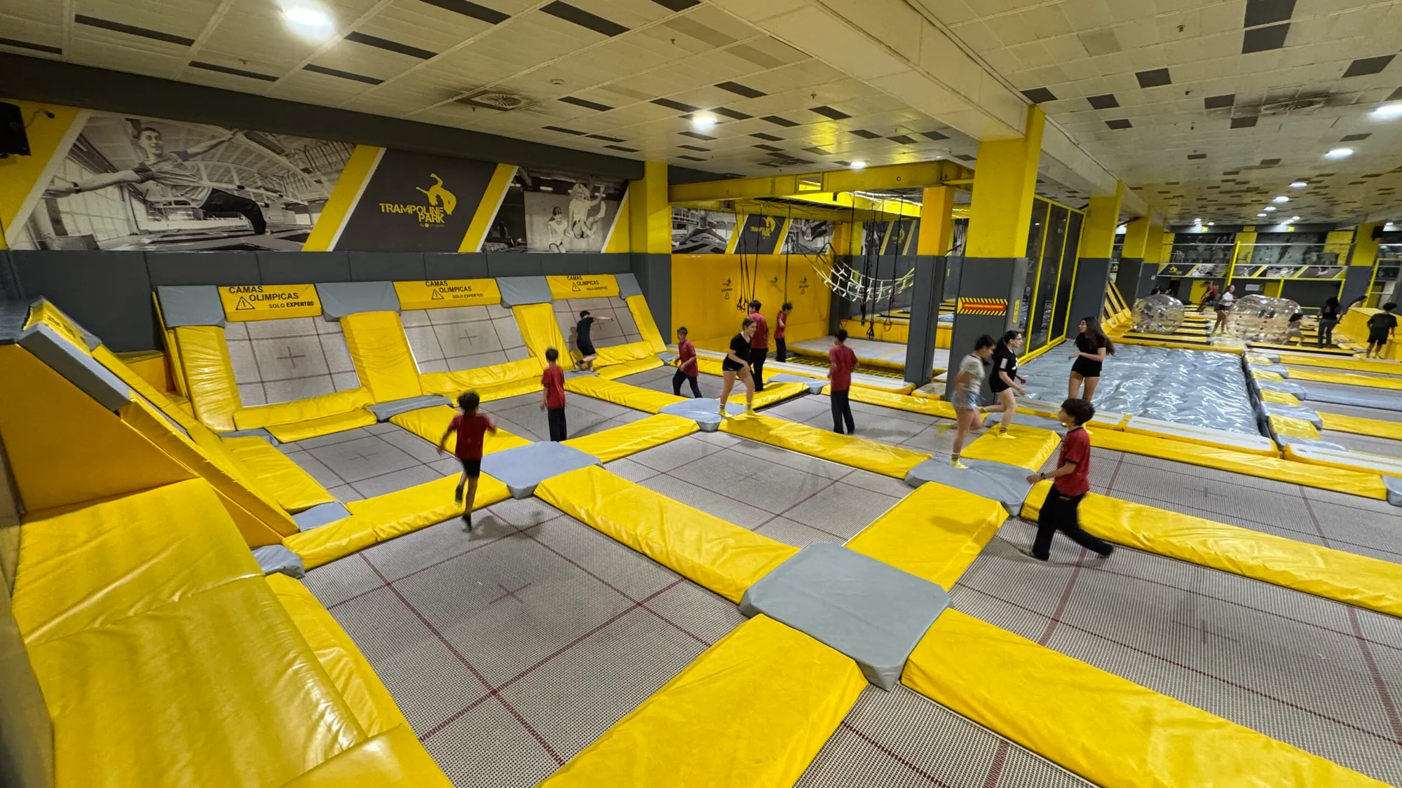 Niños saltando en Trampoline Park La Florida